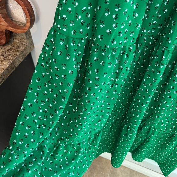 Ditsy Floral Ruffle Hem Shirred A-line Dress - Picture 8 of 15